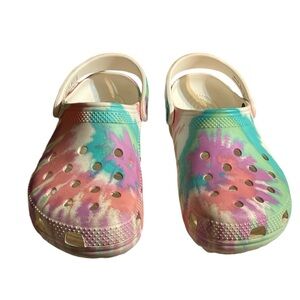 Pastel tye dye Crocs. Multicolored: blue, green, purple, pink. Women sz 7, men 5